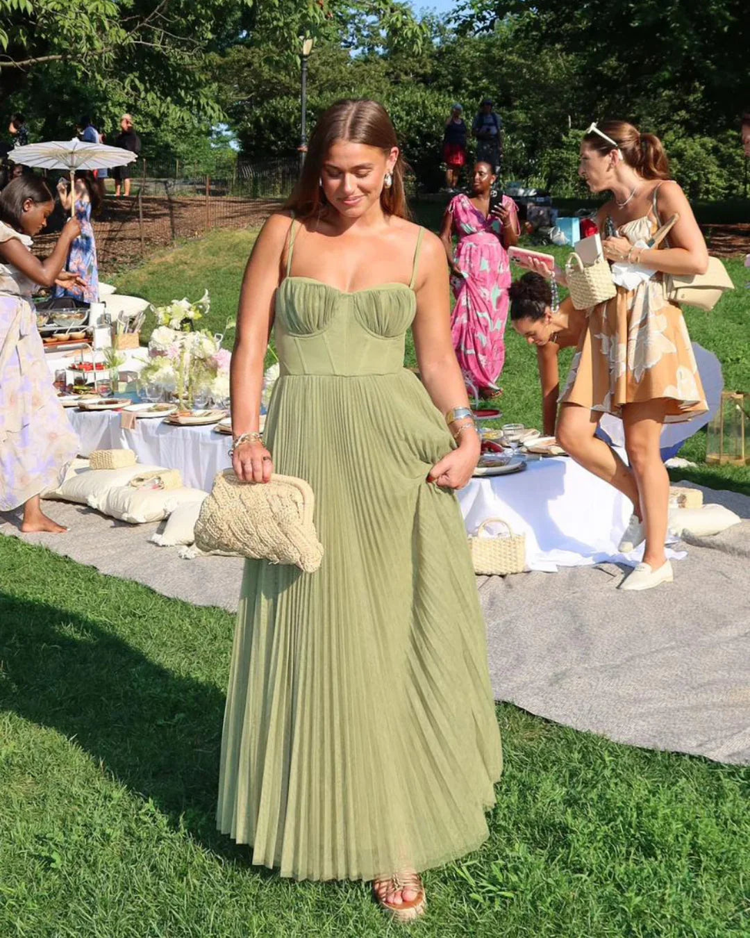 Vestido Olivia – Elegancia Moderna Con Espalda Descubierta