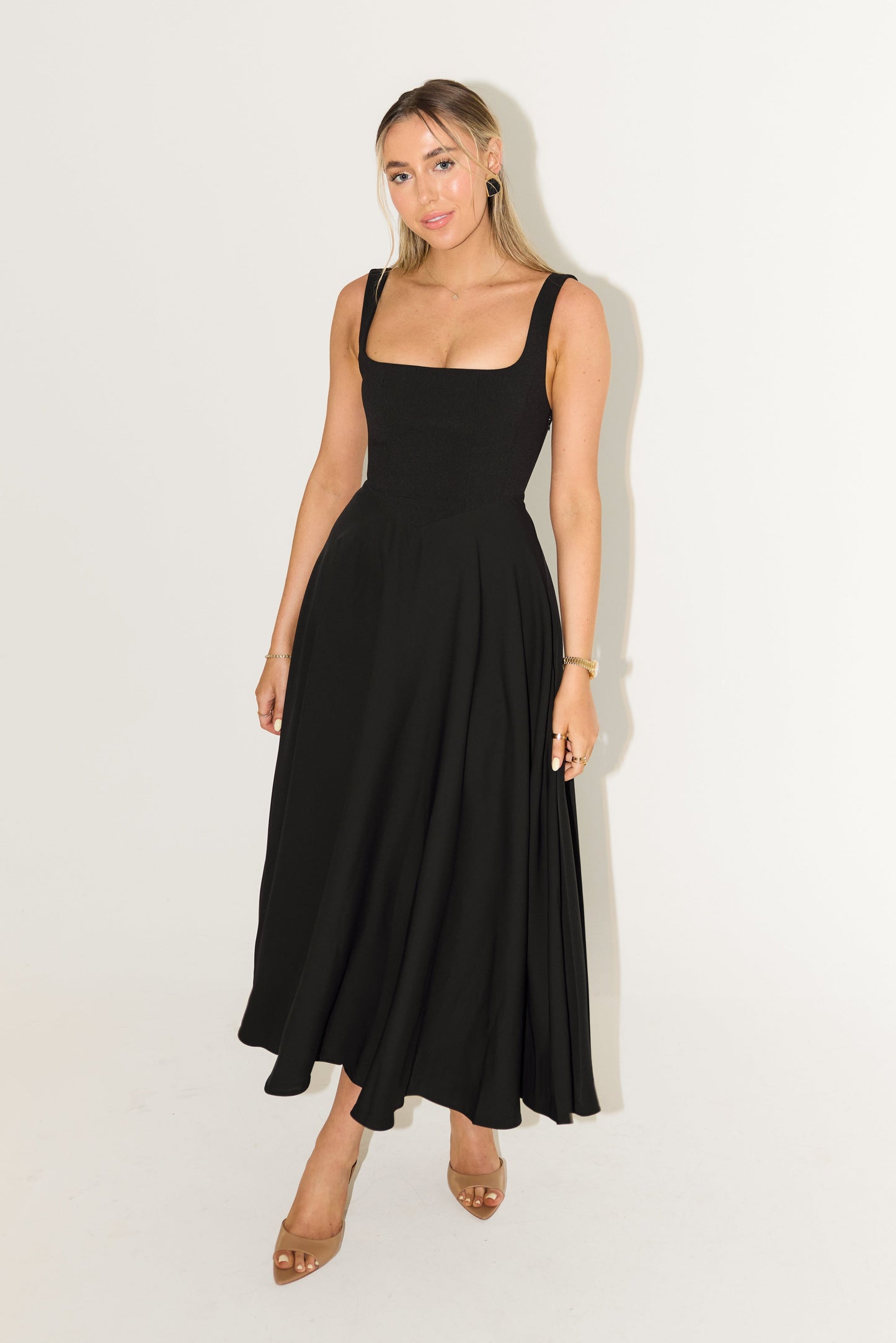 Amelia™ | Vestido Corte Elegante con Escote Cuadrado