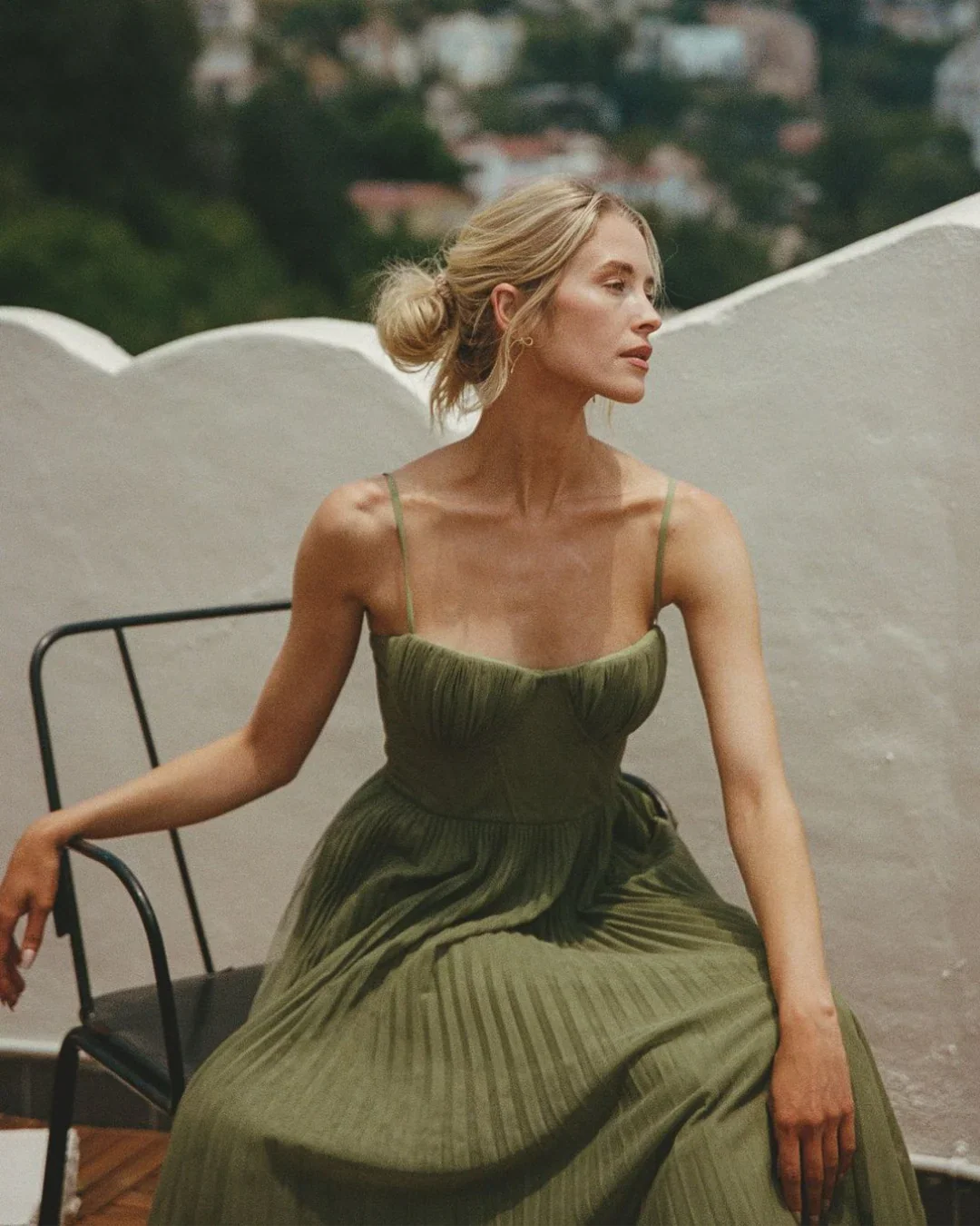 Vestido Olivia – Elegancia Moderna Con Espalda Descubierta