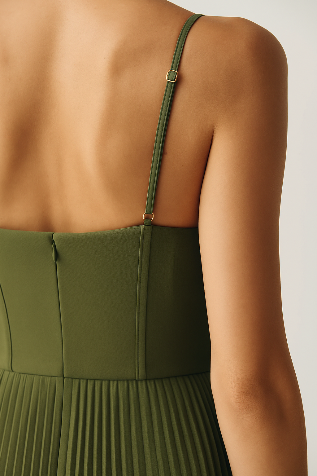 Vestido Olivia – Elegancia Moderna Con Espalda Descubierta